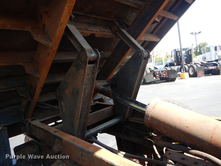 image for item GV9170 2006 Ford F650 Super Duty XLT  dump truck