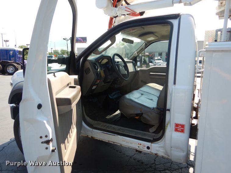 image for item GV9171 2008 Ford F550 Super Duty XL  bucket truck