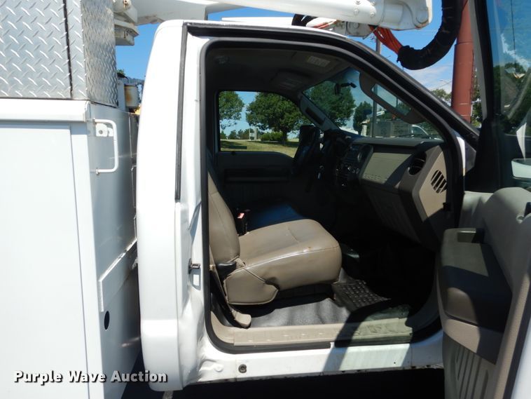 image for item GV9171 2008 Ford F550 Super Duty XL  bucket truck
