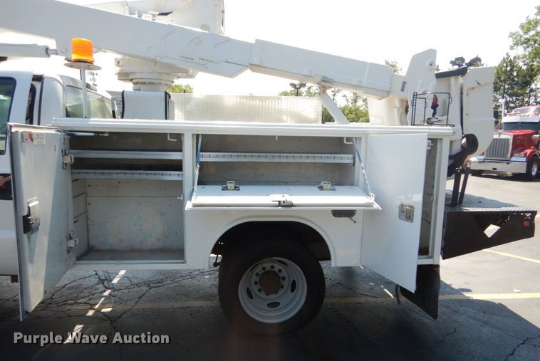image for item GV9171 2008 Ford F550 Super Duty XL  bucket truck