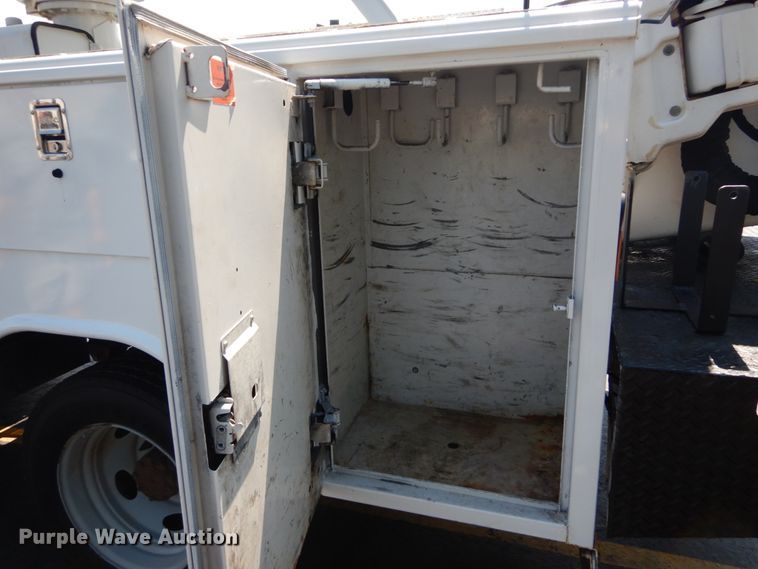 image for item GV9171 2008 Ford F550 Super Duty XL  bucket truck