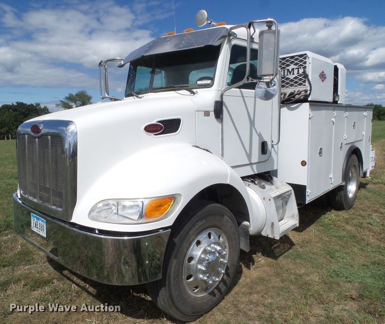 image for item GX9170 2007 Peterbilt 335  service truck