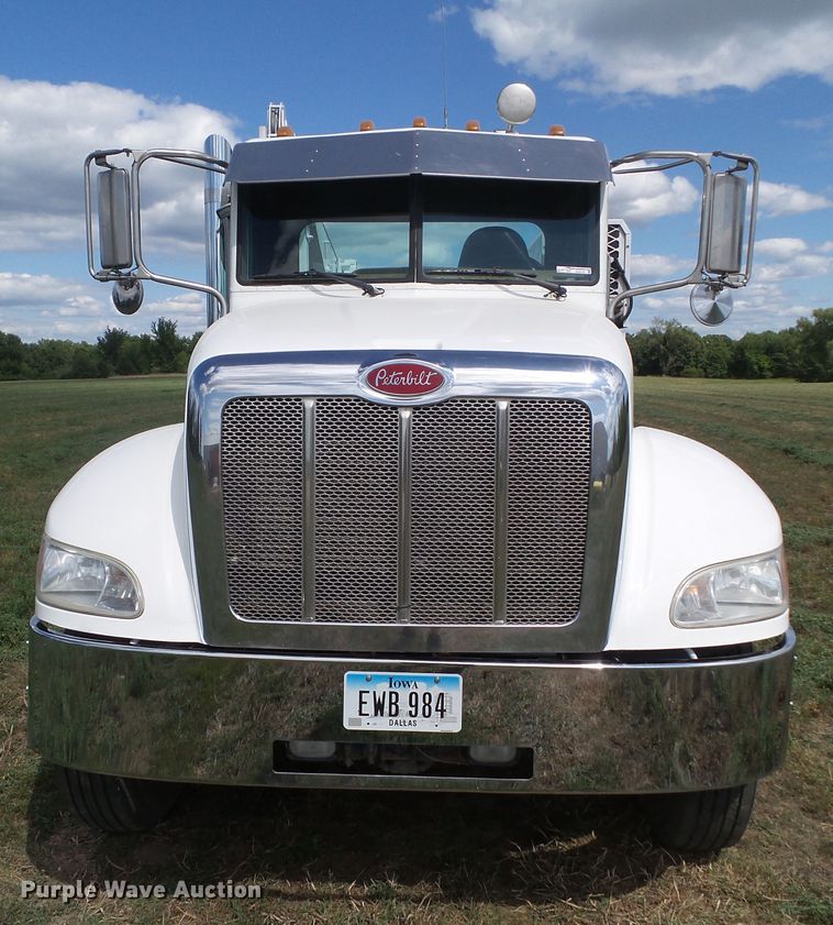 image for item GX9170 2007 Peterbilt 335  service truck