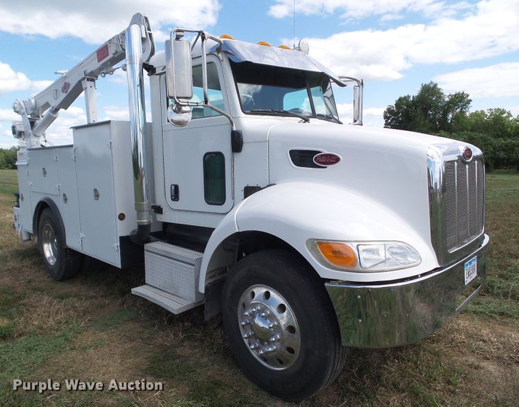 image for item GX9170 2007 Peterbilt 335  service truck