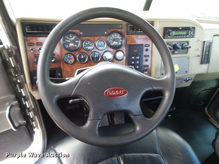 image for item GX9170 2007 Peterbilt 335  service truck