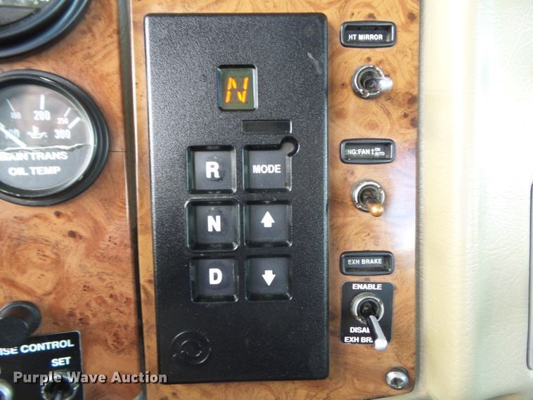 image for item GX9170 2007 Peterbilt 335  service truck