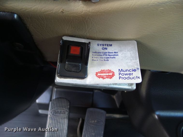 image for item GX9170 2007 Peterbilt 335  service truck