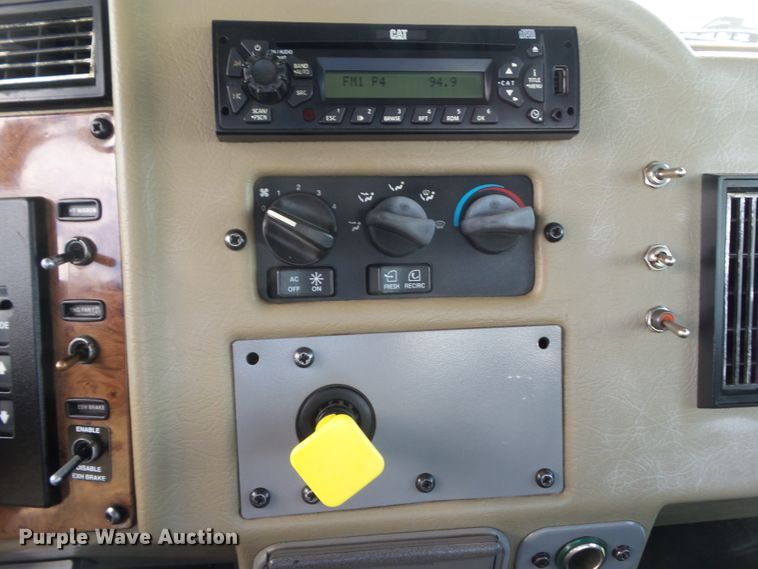 image for item GX9170 2007 Peterbilt 335  service truck