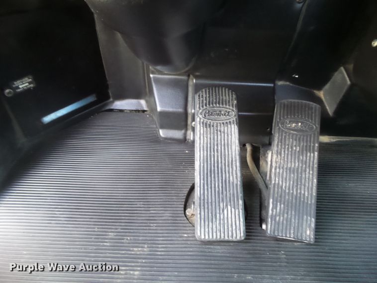 image for item GX9170 2007 Peterbilt 335  service truck