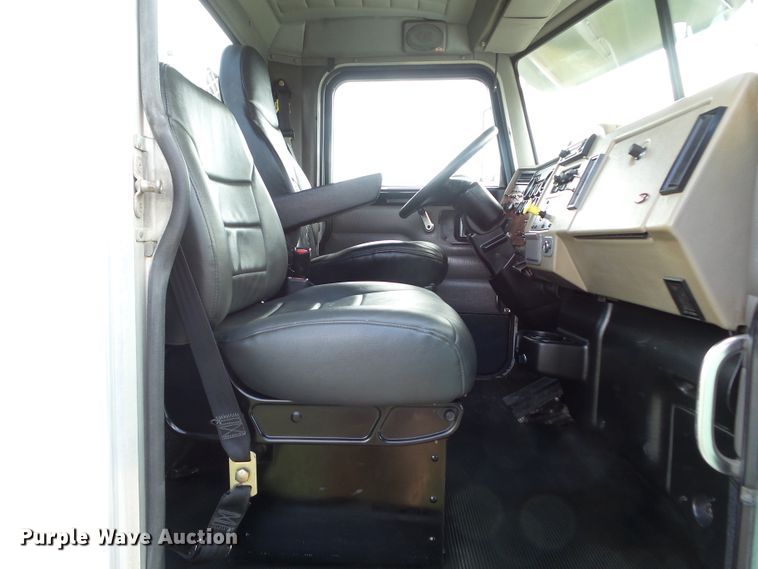 image for item GX9170 2007 Peterbilt 335  service truck