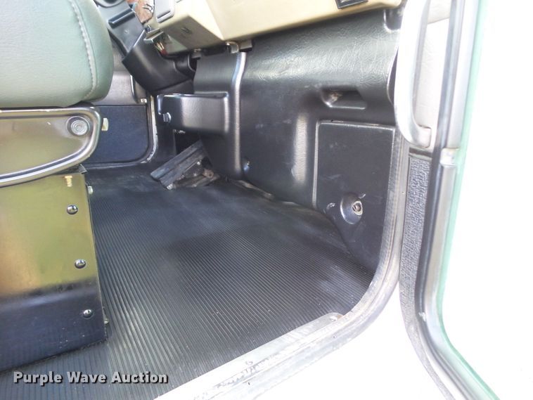 image for item GX9170 2007 Peterbilt 335  service truck