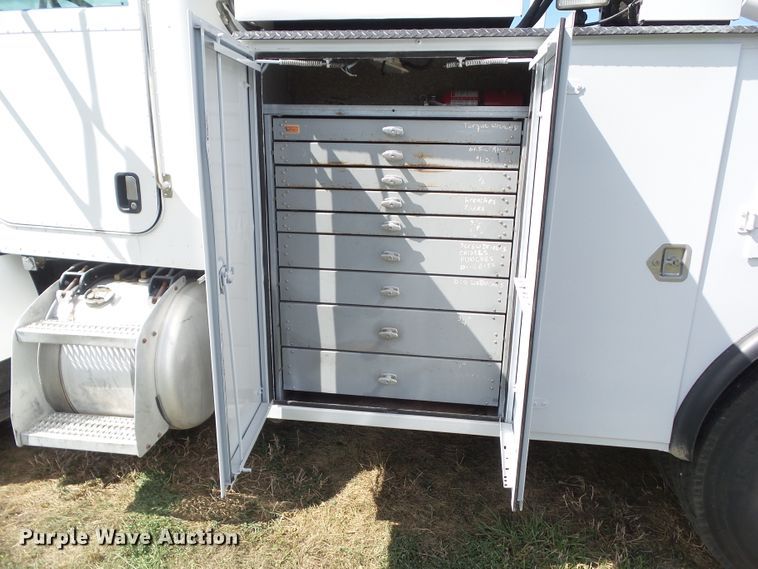 image for item GX9170 2007 Peterbilt 335  service truck