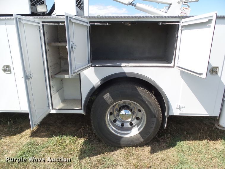 image for item GX9170 2007 Peterbilt 335  service truck