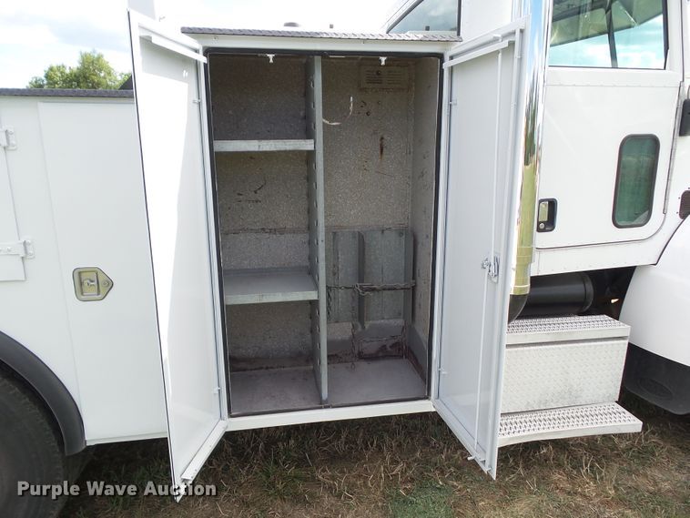 image for item GX9170 2007 Peterbilt 335  service truck