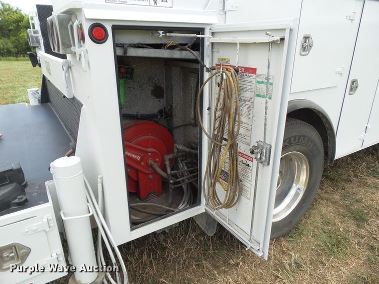 image for item GX9170 2007 Peterbilt 335  service truck