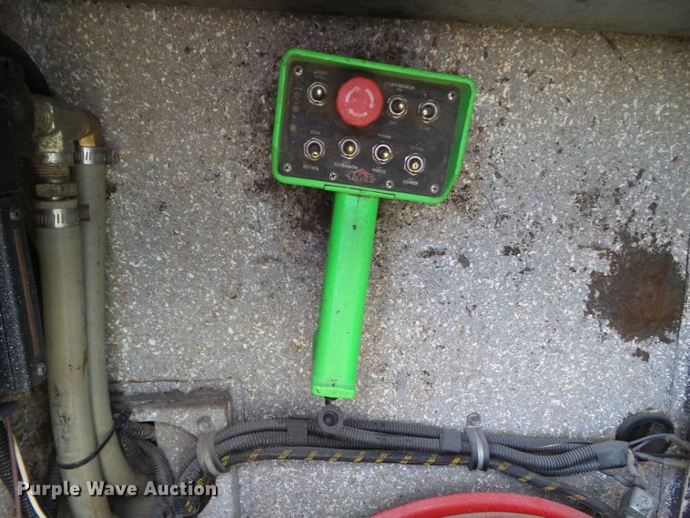 image for item GX9170 2007 Peterbilt 335  service truck