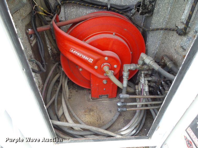 image for item GX9170 2007 Peterbilt 335  service truck