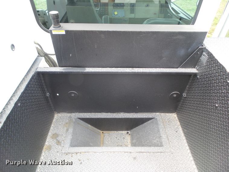 image for item GX9170 2007 Peterbilt 335  service truck