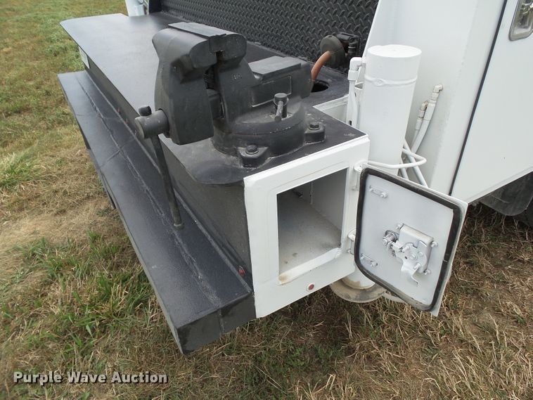 image for item GX9170 2007 Peterbilt 335  service truck