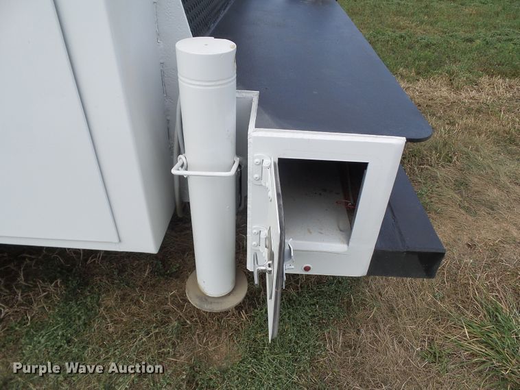 image for item GX9170 2007 Peterbilt 335  service truck