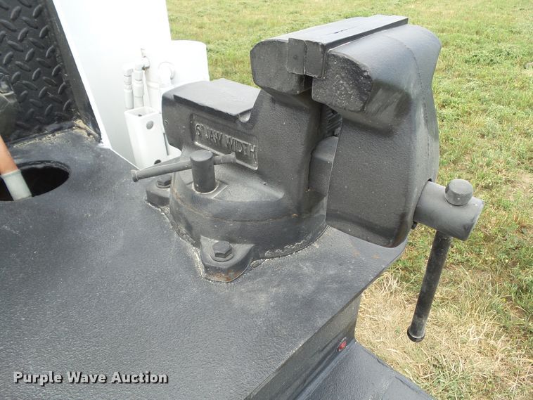 image for item GX9170 2007 Peterbilt 335  service truck