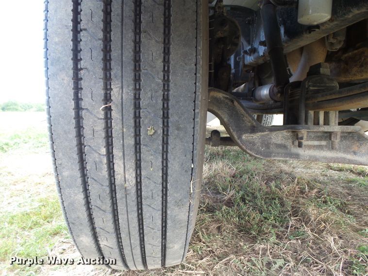 image for item GX9170 2007 Peterbilt 335  service truck