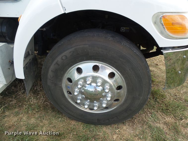 image for item GX9170 2007 Peterbilt 335  service truck