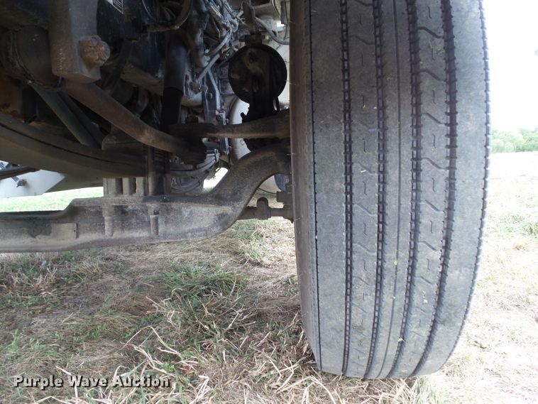 image for item GX9170 2007 Peterbilt 335  service truck