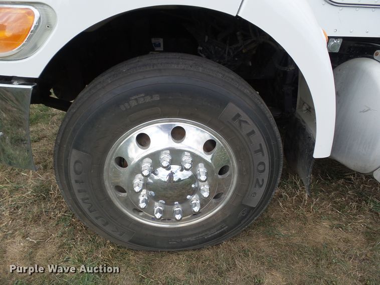 image for item GX9170 2007 Peterbilt 335  service truck