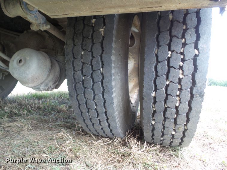 image for item GX9170 2007 Peterbilt 335  service truck