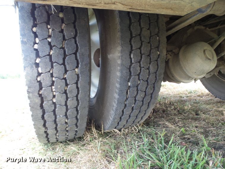 image for item GX9170 2007 Peterbilt 335  service truck