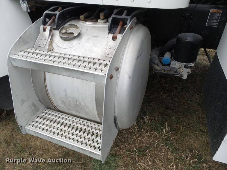 image for item GX9170 2007 Peterbilt 335  service truck