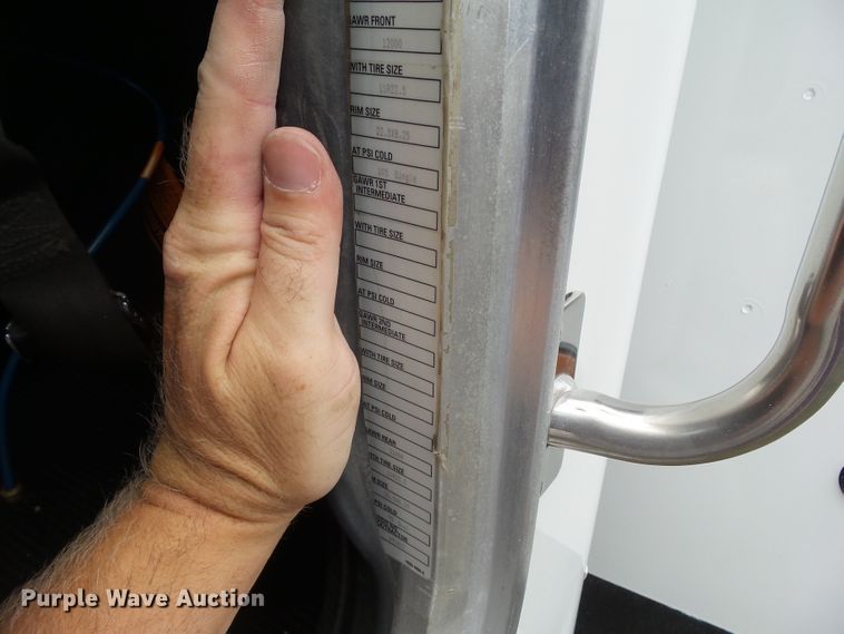 image for item GX9170 2007 Peterbilt 335  service truck