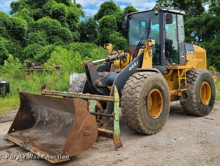 image for item GX9295 2004 John Deere 444J  wheel loader