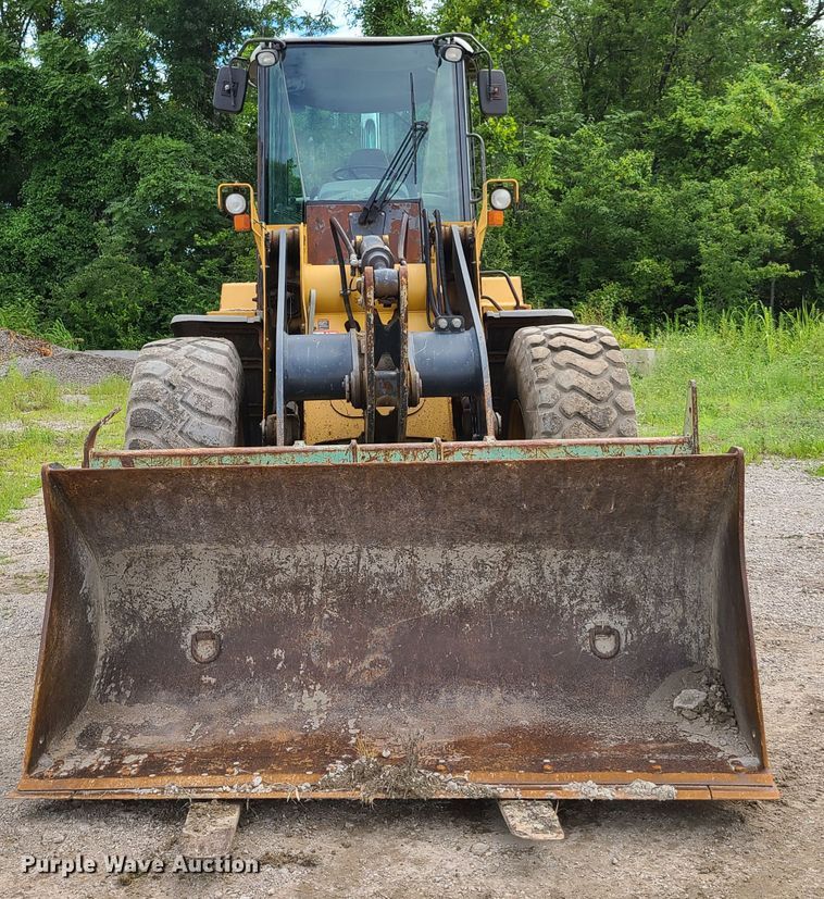 image for item GX9295 2004 John Deere 444J  wheel loader