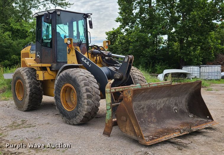 image for item GX9295 2004 John Deere 444J  wheel loader