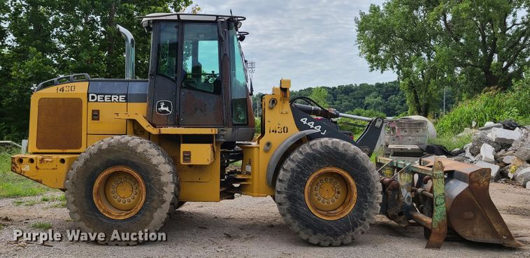 image for item GX9295 2004 John Deere 444J  wheel loader