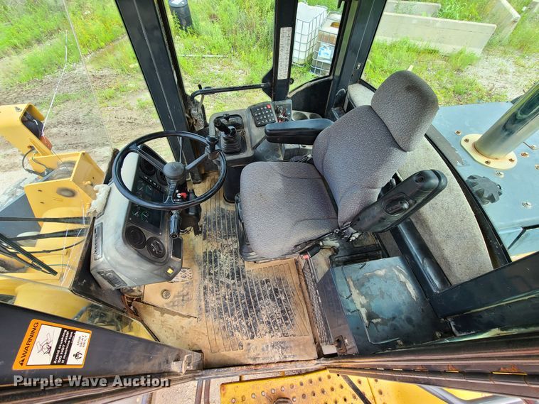 image for item GX9295 2004 John Deere 444J  wheel loader