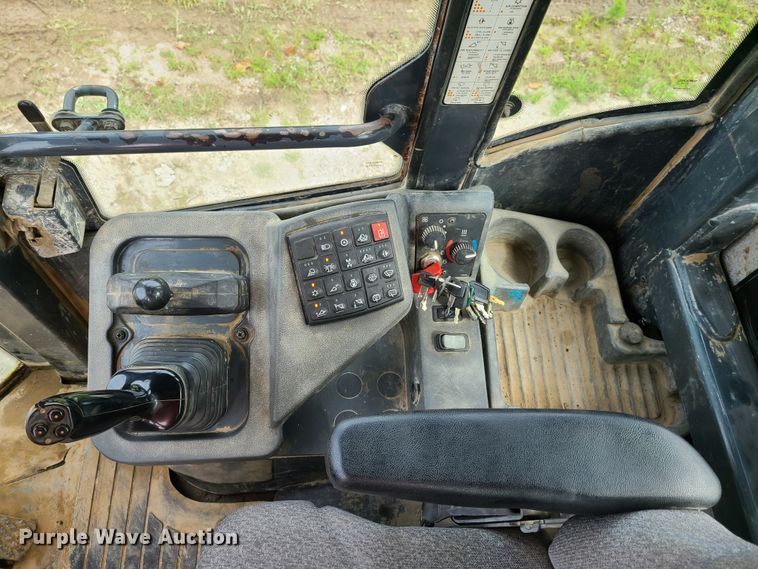 image for item GX9295 2004 John Deere 444J  wheel loader