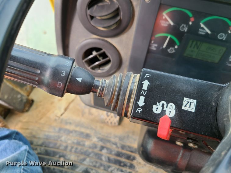 image for item GX9295 2004 John Deere 444J  wheel loader