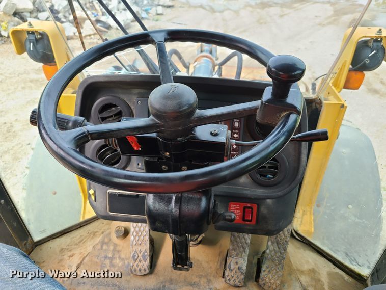 image for item GX9295 2004 John Deere 444J  wheel loader