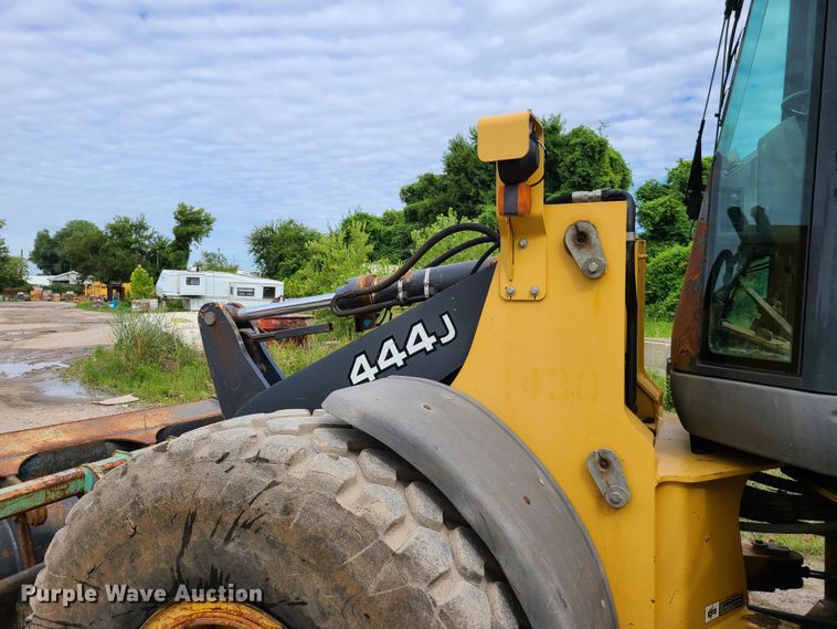 image for item GX9295 2004 John Deere 444J  wheel loader