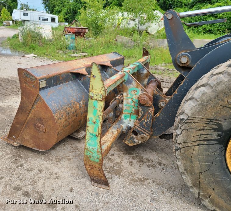 image for item GX9295 2004 John Deere 444J  wheel loader