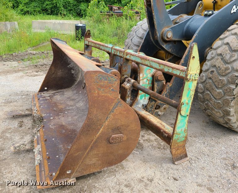 image for item GX9295 2004 John Deere 444J  wheel loader