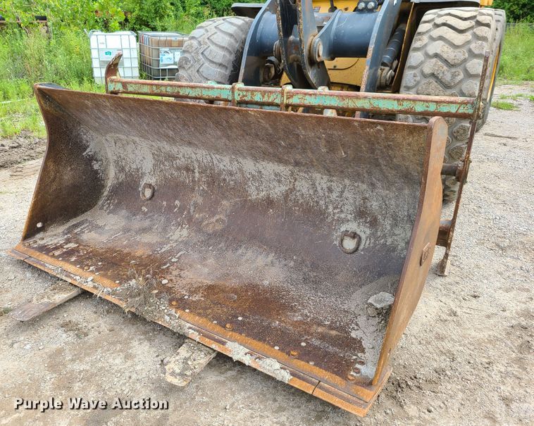 image for item GX9295 2004 John Deere 444J  wheel loader