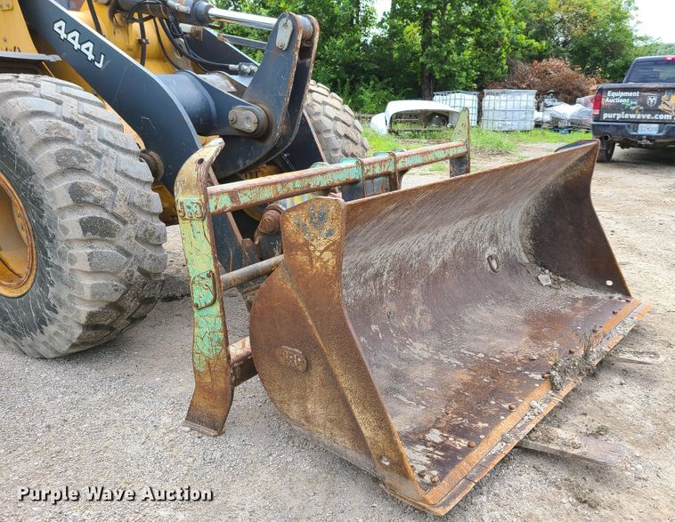 image for item GX9295 2004 John Deere 444J  wheel loader