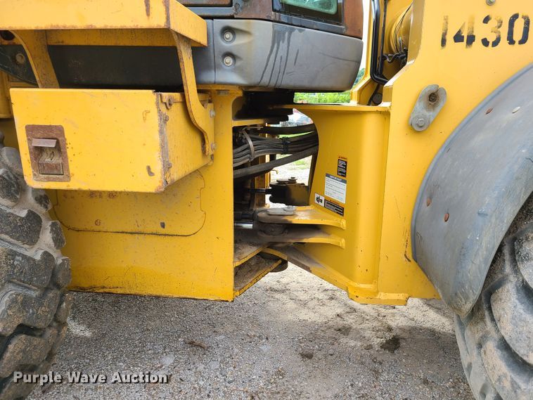 image for item GX9295 2004 John Deere 444J  wheel loader