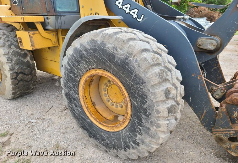 image for item GX9295 2004 John Deere 444J  wheel loader