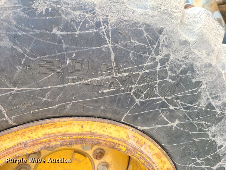 image for item GX9295 2004 John Deere 444J  wheel loader