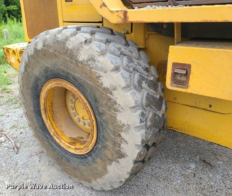 image for item GX9295 2004 John Deere 444J  wheel loader